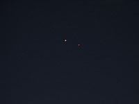 � Katja M�llenbruck; Venus und Jupiter am 5.11.2004 6:59 Uhr MEZ; Kodak Digitalkamera DX 6490 auf Stativ; f/6.3, Belichtungszeit 0.7 sec., ISO 100.