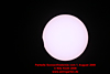 � Nils Kloth; partielle Sonnenfinsternis vom 1. August 2008 (12:15 Uhr MESZ). 4-Zoll Refraktor Baader Sonnenfilterfolie, Canon EOS 350D, ISO 200, 1/4.000s, f/10, Ort: Gelsenkirchen