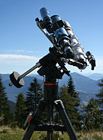 � W. Ransburg; Zur�ck am Treffgel�nde, mein Fernrohr ist schon bereit f�r die Nacht. Diesmal habe ich den William Fluorstar 110 auf der CGE Montierung von Celestron und den kleinen Scopos ED 66 mitgebracht.